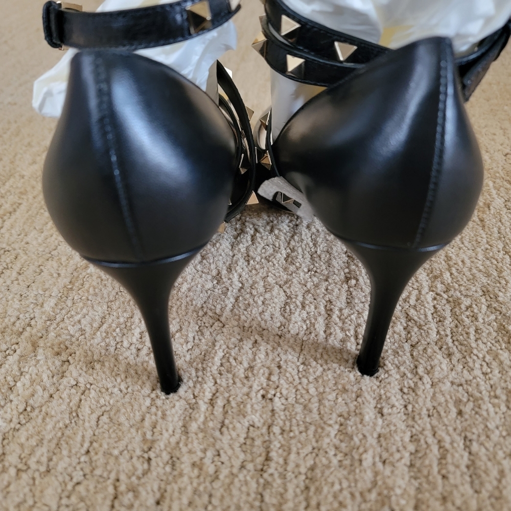 Valentino Garavani Rockstud Studwrap Heel Pumps in Black, Size 38 - Picture 4 of 11